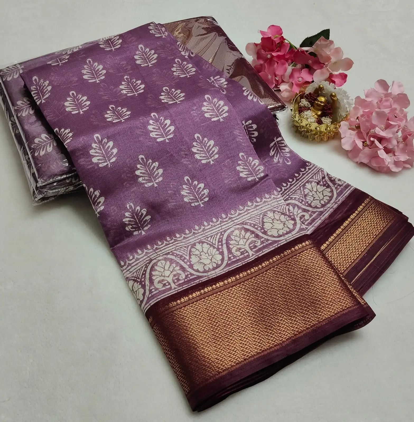 Leaf Butta Grand Banarasi Border Dolla Silk Saree